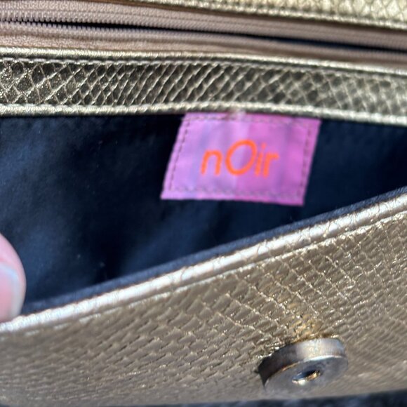 Gold Skull Clutch - Picture 4 of 6